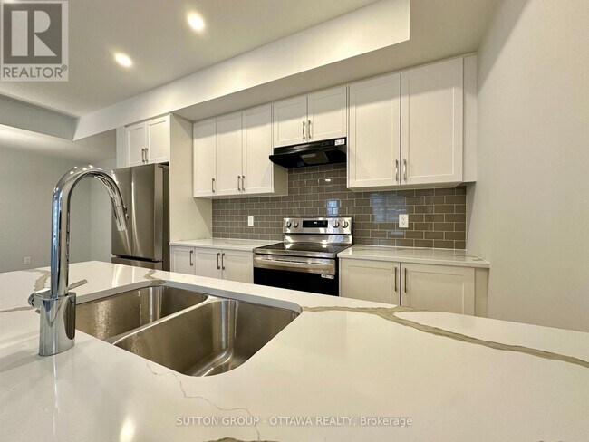Building Photo - 422 Lillian Freiman Private