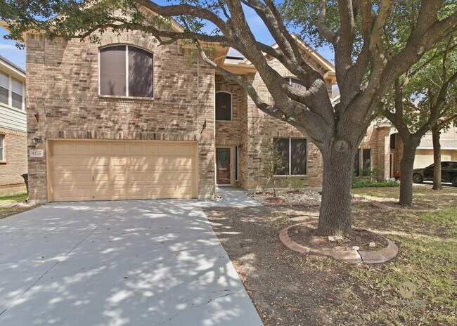 Foto del edificio - Welcome to this spacious two-story home located in the Enclave at Westover Hills on San Antonio's...