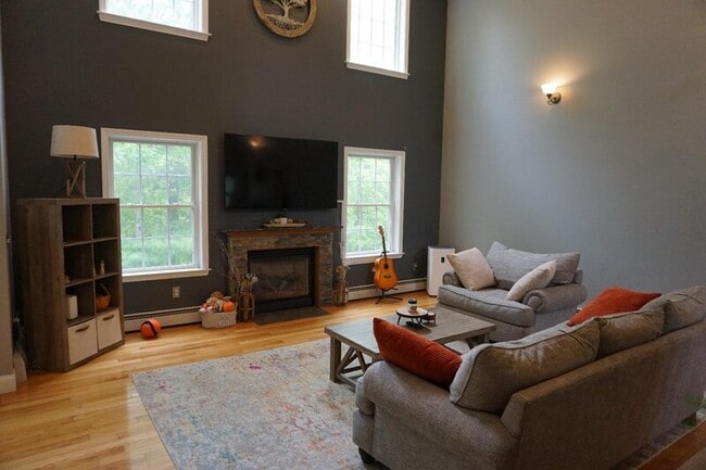 Building Photo - 60 Rockwood Dr