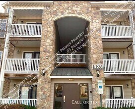 Building Photo - 923 Windcastle Ln