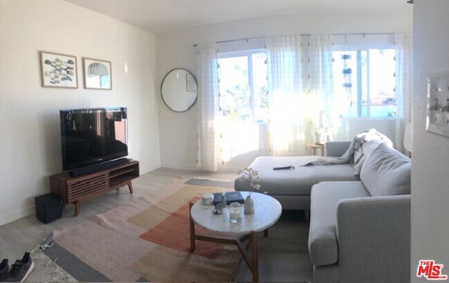 Foto del edificio - 2106 Pisani Pl