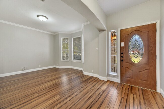 Foto del edificio - 6002 Taylorcrest Dr