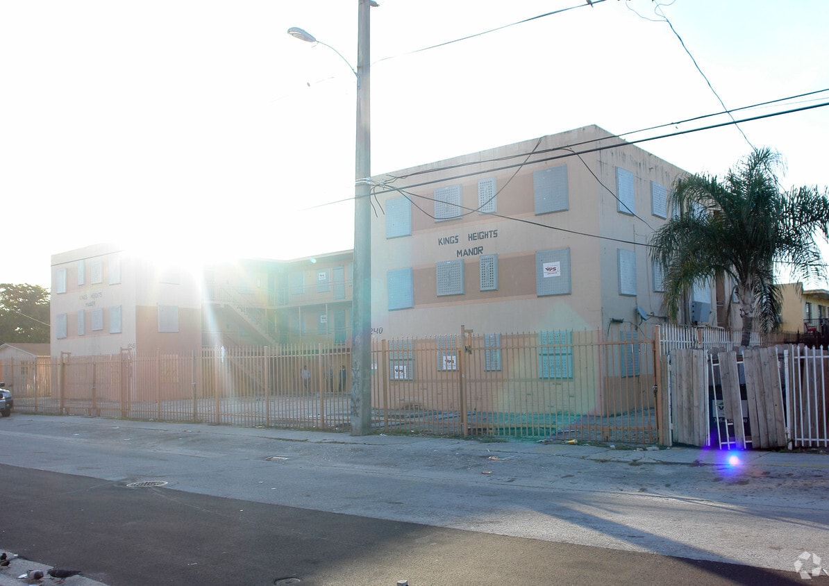 Building Photo - 1240 NW 61st St
