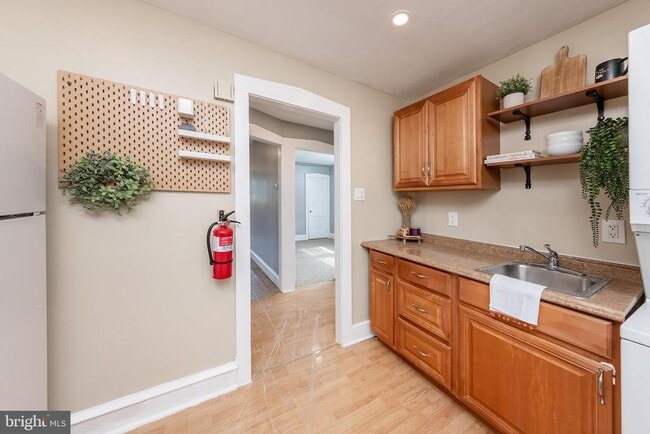 Building Photo - 674 JOHNSON