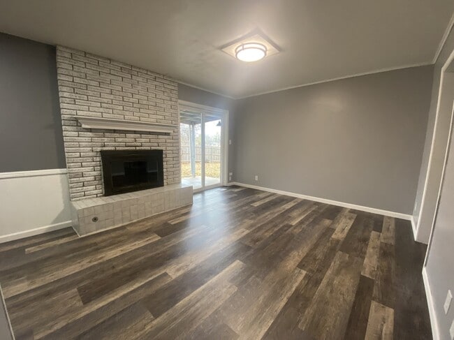 Building Photo - 3145 S 76th E Ave