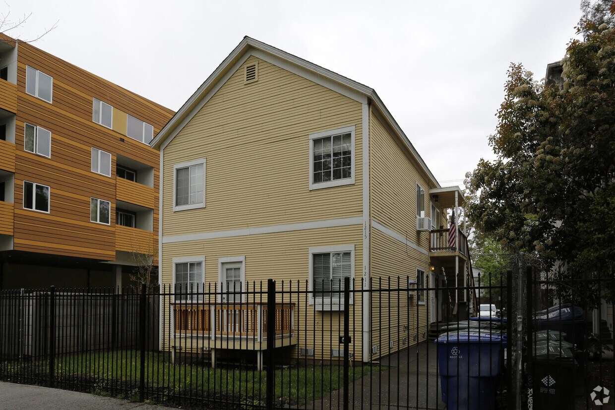 Primary Photo - 1211 E St