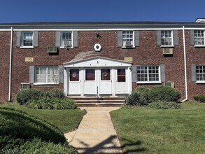 Building Photo - 1B Colfax Manor