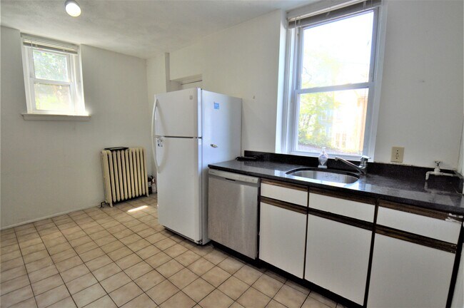 Building Photo - 48 Linden Pl