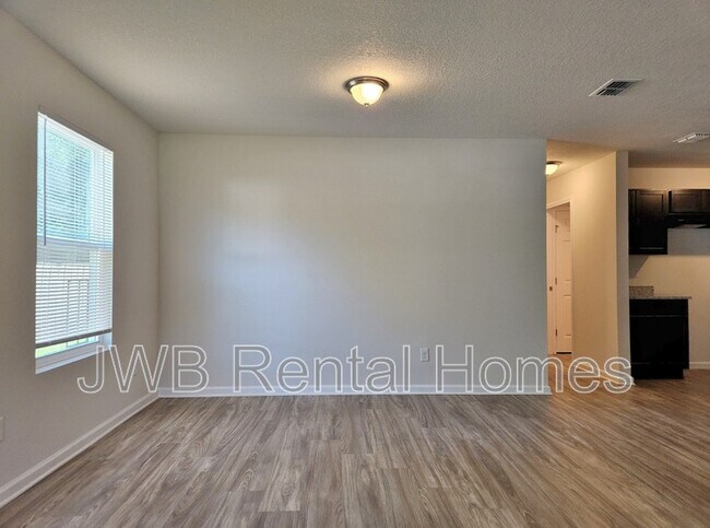 Foto del edificio - 8015 Mattox Ave