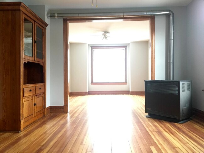 Foto del edificio - 1315 W School St