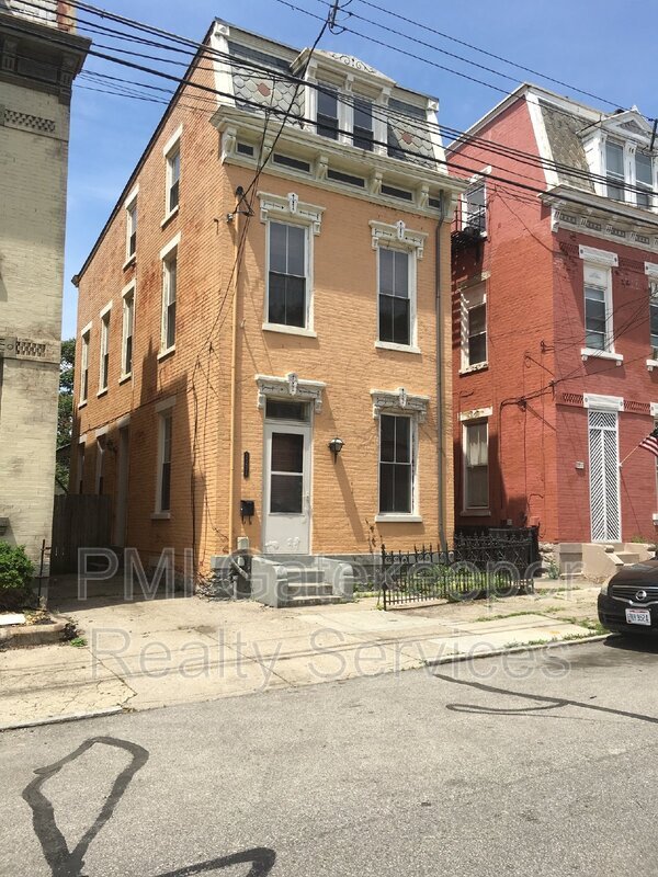 Primary Photo - 2231 Victor St