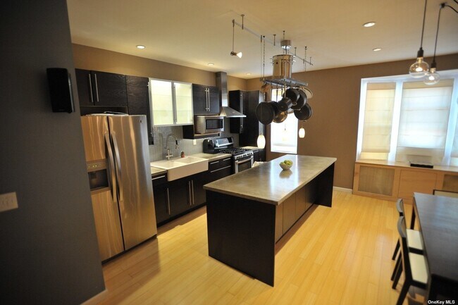 Foto del edificio - 407 Irving Ave