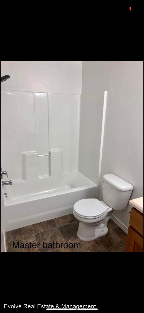 Foto del edificio - 3 br, 2.5 bath House - 585 N 2425 W