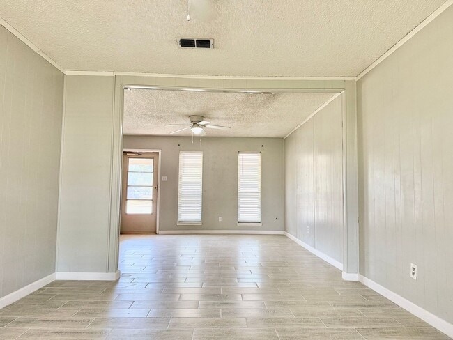 Building Photo - Rental
