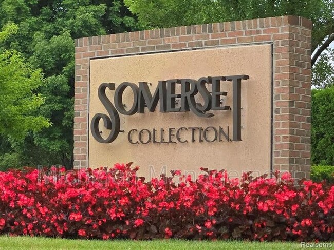 Foto del edificio - 2735 E Maple Rd