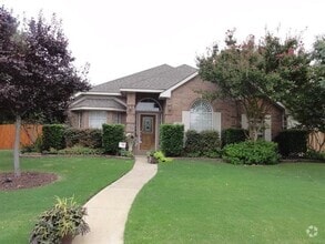 Building Photo - 10711 Sweet Water Dr