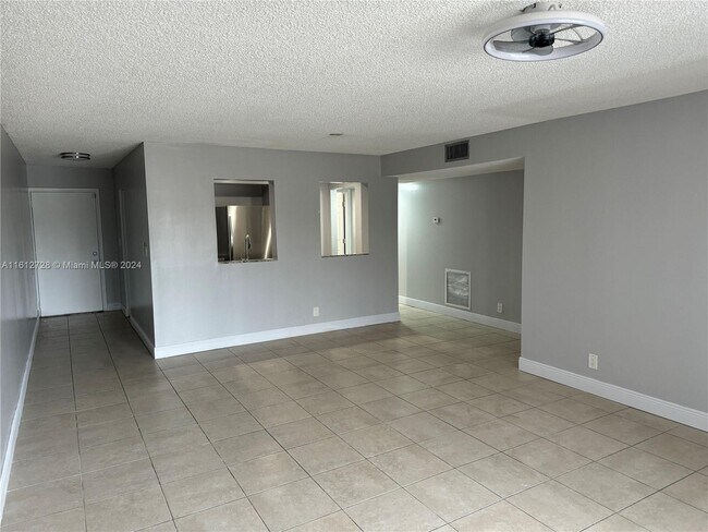 Foto del edificio - 5820 NW 17th Pl