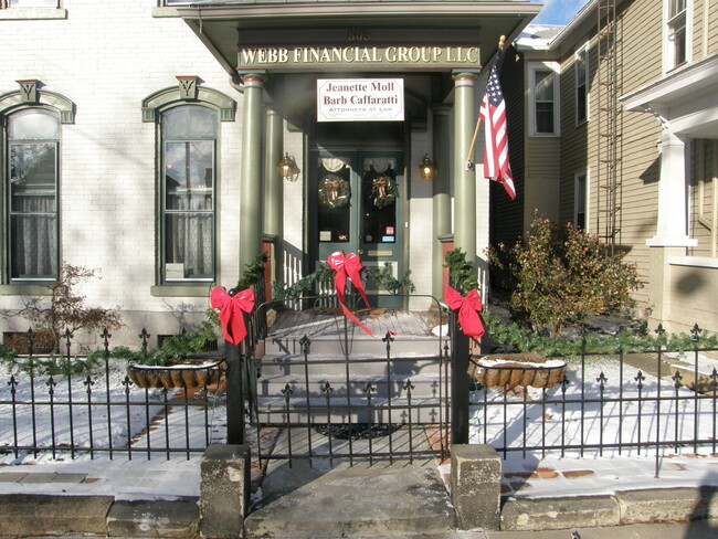Building Photo - 803 Market St