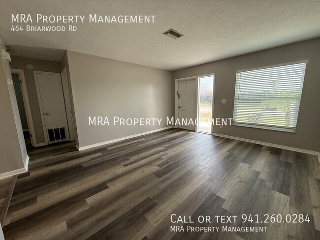 Foto del edificio - 464 Briarwood Rd