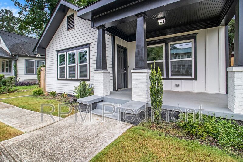 Photo - 751 Cascade Pl SW