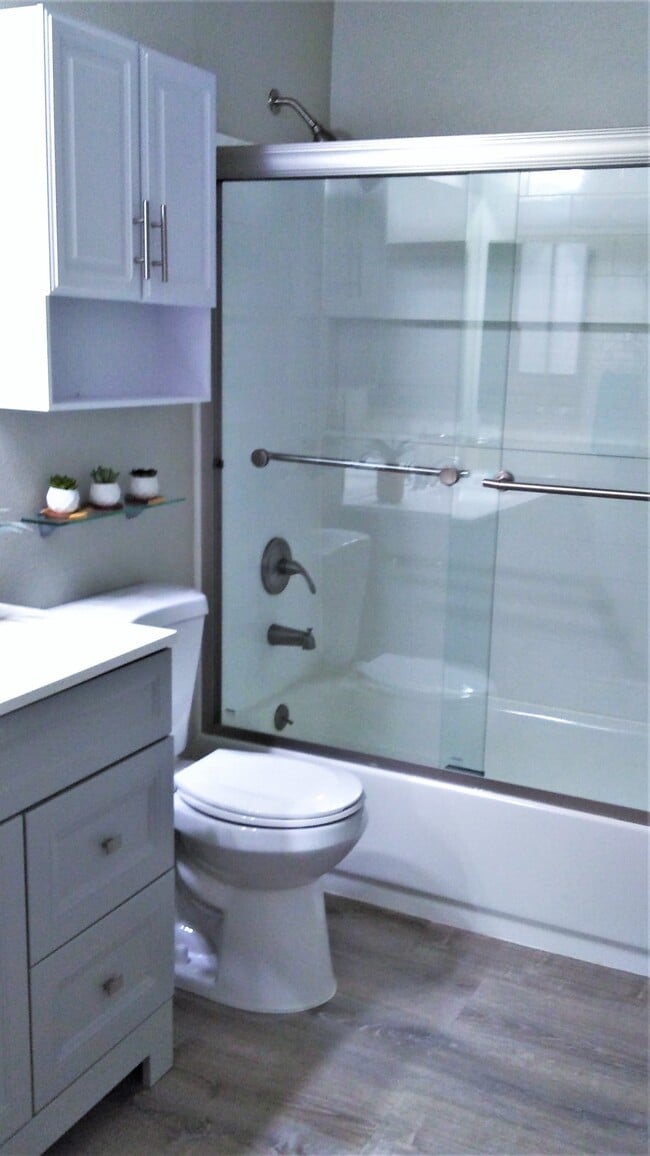 2BR, 2BA - 1100SF - Second Bathroom - Summerwood Park Apartments