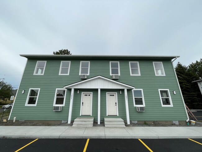 Building Photo - 1807 E F St