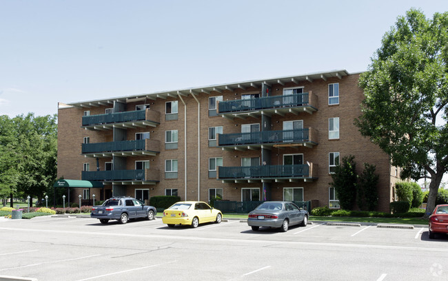 Building Photo - Paramount Garden Apartments