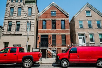 Building Photo - 1418 W Blackhawk St
