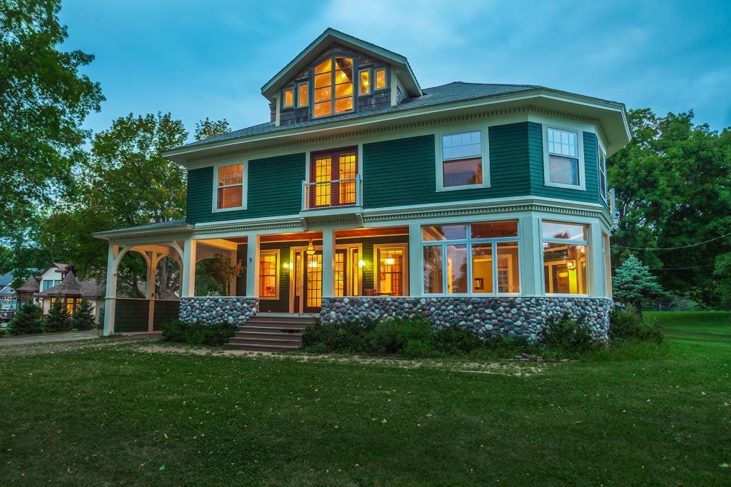 Foto principal - 1900 Shoreline Dr