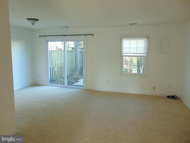 Building Photo - 6520 Yadkin Ct