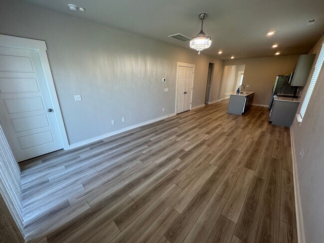 Foto del edificio - FOR LEASE- TOWNHOME IN LEBANON!