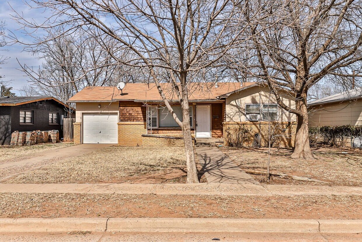 Foto principal - 3 Bedroom Home for under $1000