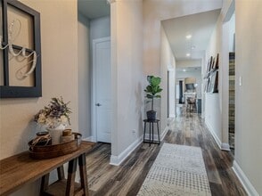 Building Photo - 10923 Texas Rose Dr
