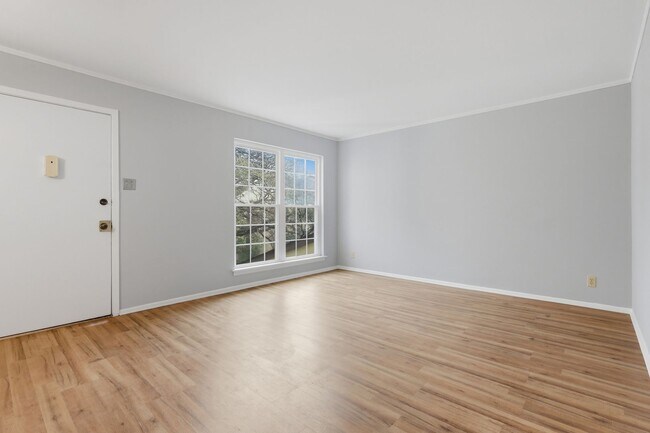 Foto del edificio - 8702 Village Dr