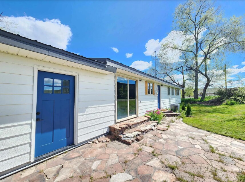 Foto principal - 2383 Pine Ave