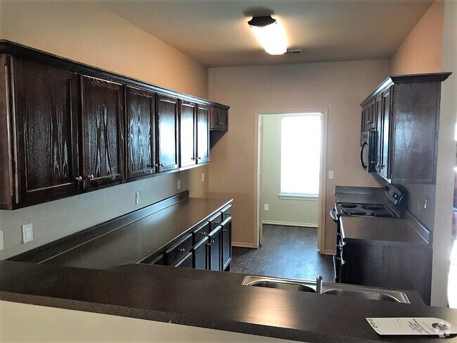 Building Photo - 4215 Castlegate Dr