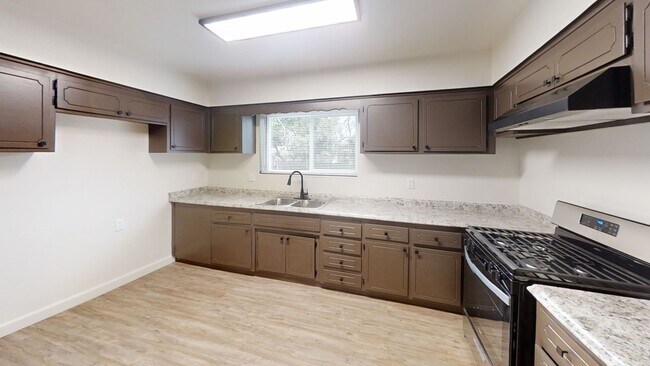Foto del edificio - Newly Remodeled 4-Bedroom Home in Del Rey, CA