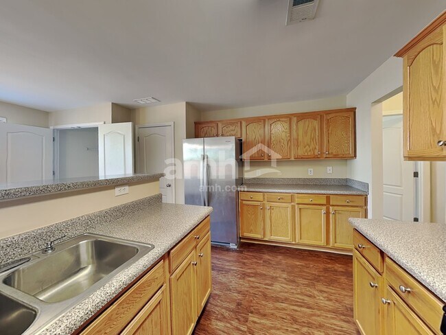 Building Photo - 6078 Lancelot Ln