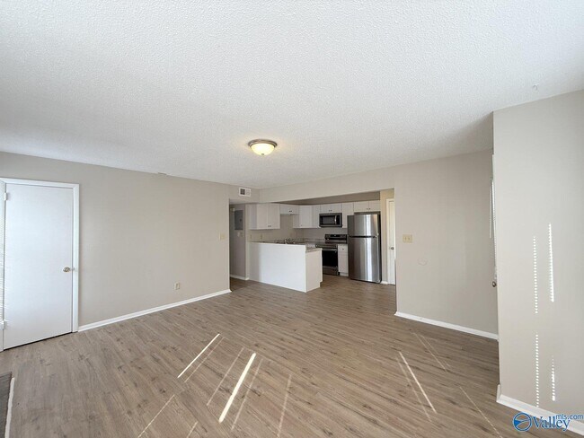 Building Photo - 2700 Lantern Walk SE