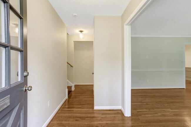 Foto del edificio - 8005 Candlewood Dr
