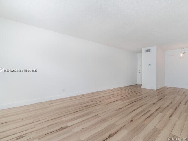 Foto del edificio - 2424 SE 17th St