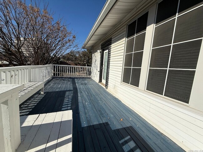 Foto del edificio - 1207 McCullough Ave