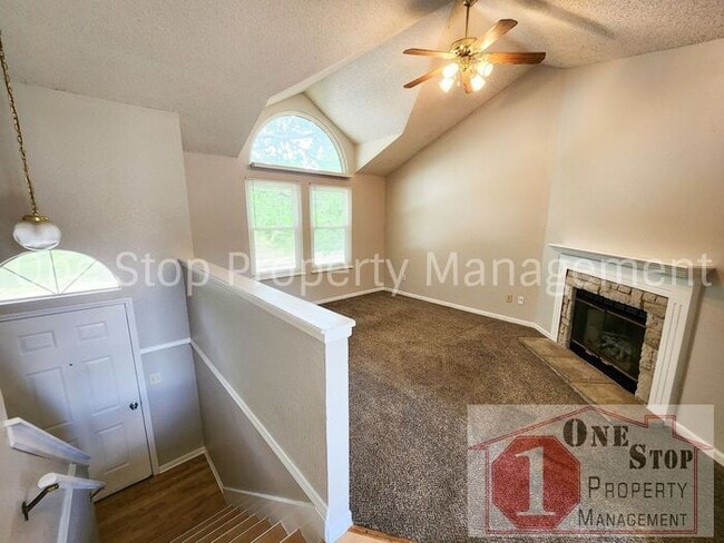 Building Photo - Gorgeous 3 Bedroom, 2 Bathroom, 2 Car Gara...