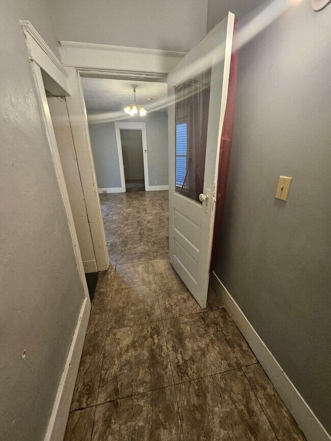 Foto del edificio - 1123 E 24th St