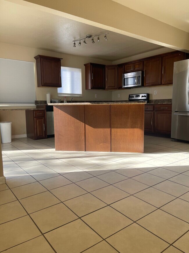 Building Photo - 3975 Colony Hills Cir