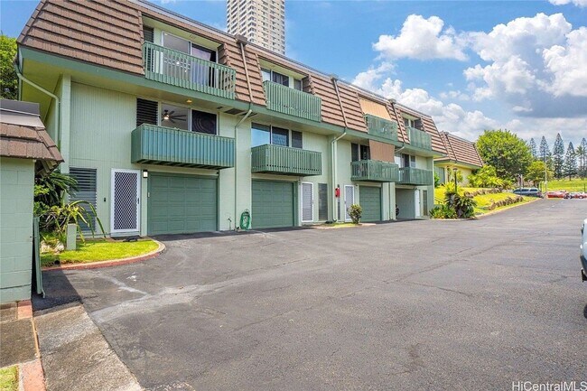 Foto del edificio - MOVE IN READY! Pacific Village- 3 Bd/ 2.5 Ba Town House