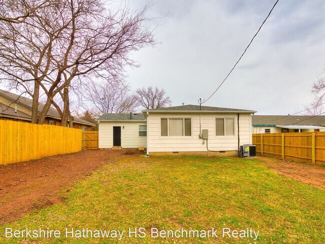 Building Photo - 3 br, 1 bath House - 315 W Chicago