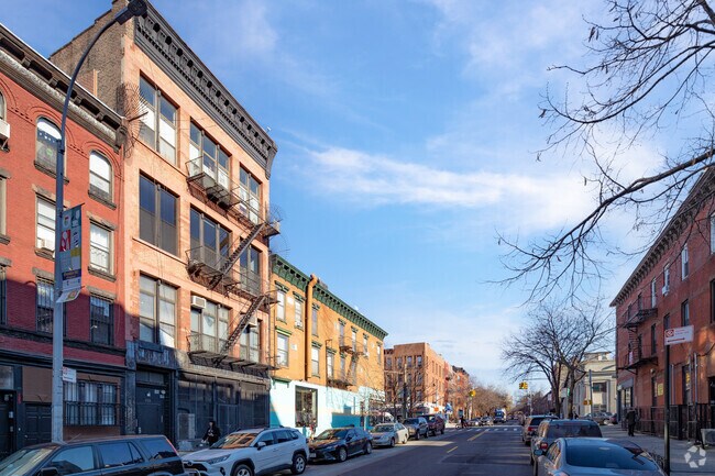 Building Photo - 725 Union St
