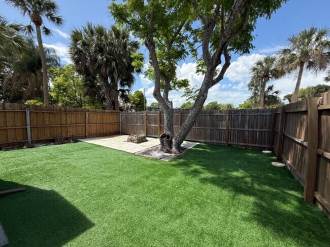 Foto del edificio - Winter Park 2 Bed, 2 Bath- Upgraded INSIDE and OUT w/ Community Pool!