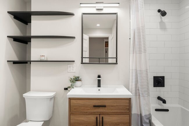 Building Photo - 1011 Beacon St